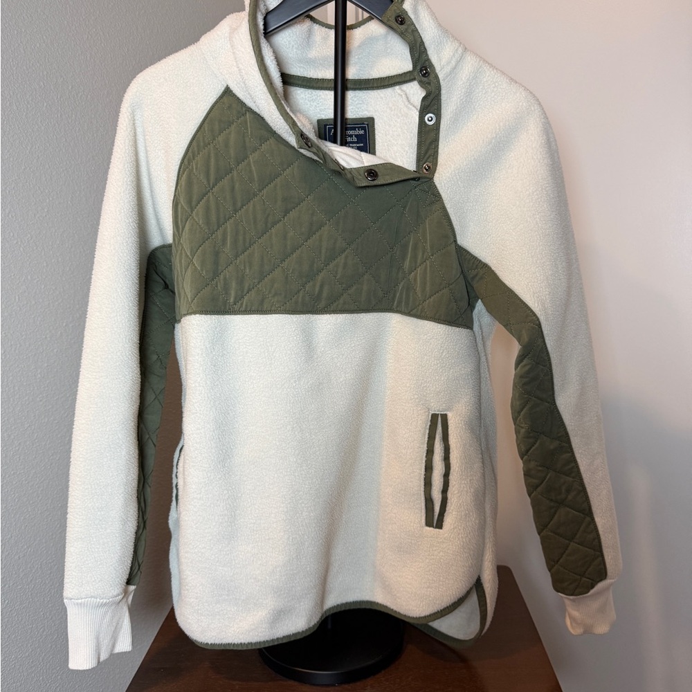 Abercrombie & Fitch Cream and Green Quilted Hoodie